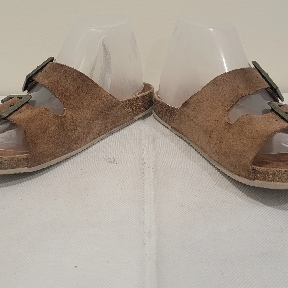 YOKONO LIGHT BROWN SLIDE STYLE SANDALS ( sz 10)